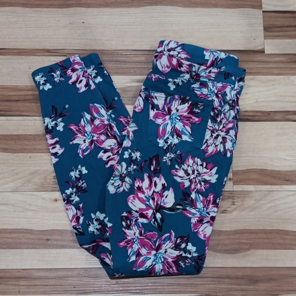 Time and‎ Tru Blue Floral Pants M